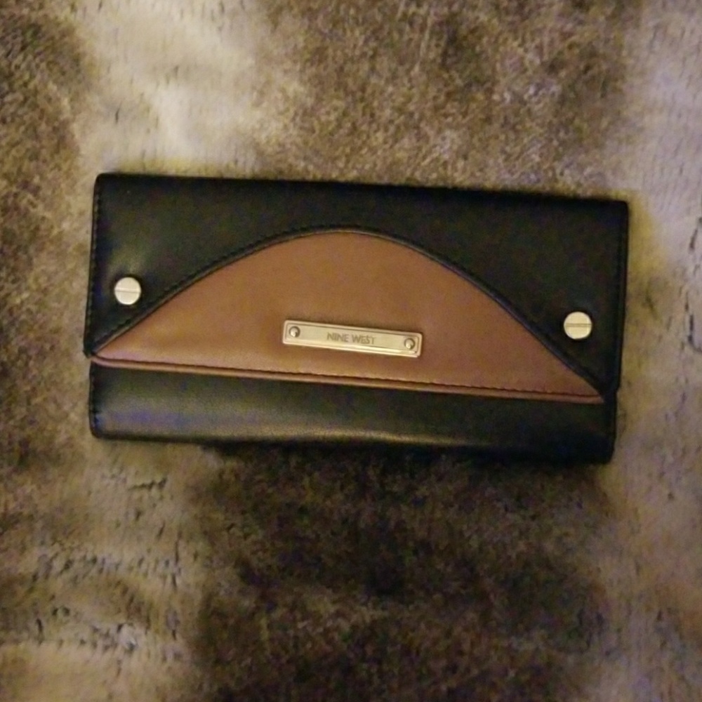 Nine West wallet